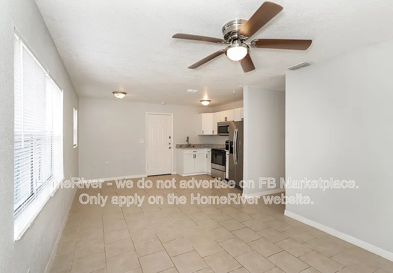 705 W 9th St — Photo 3