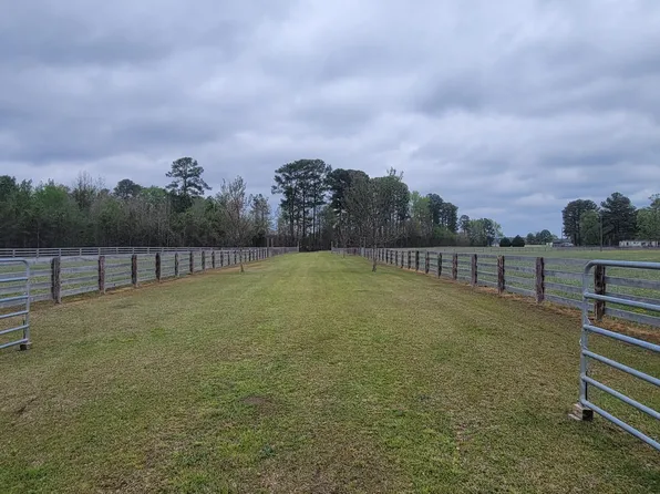 1402 Lone Ranch Lane, Fountain, NC 27829