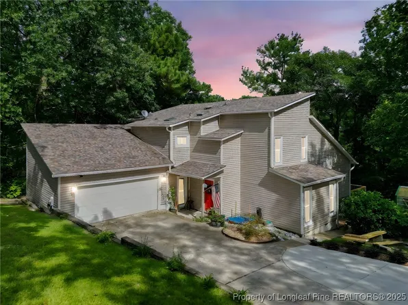 227 E Lochhaven Dr, Fayetteville, NC 28314