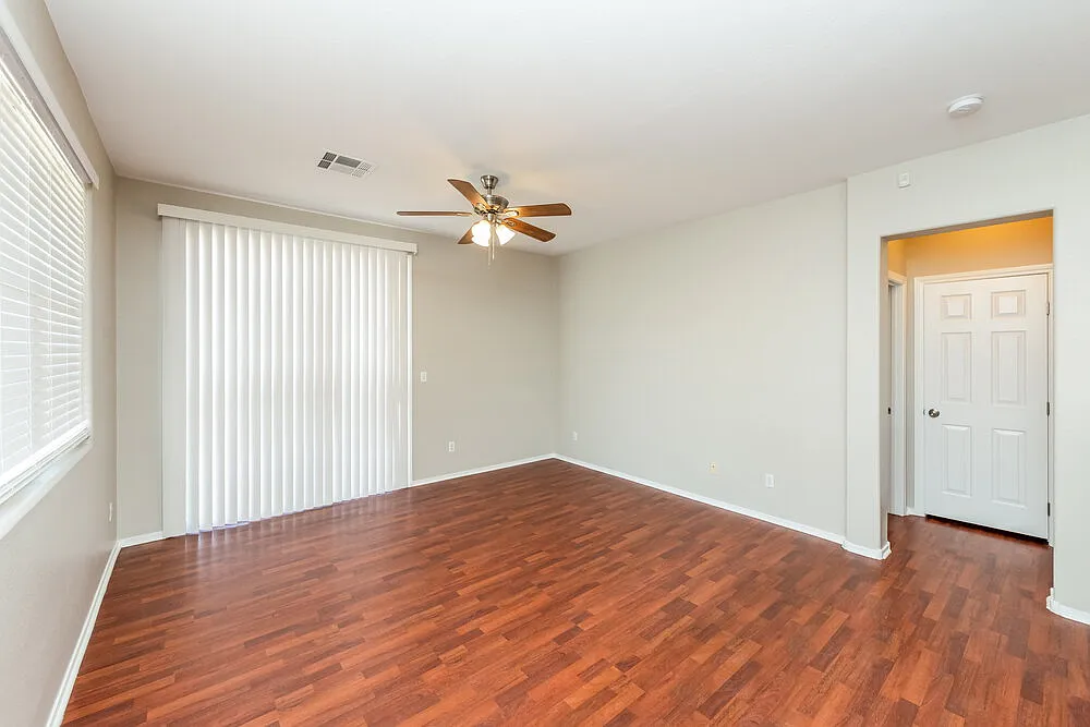 3 bed, 2.0 bath, 1366 sqft, $1,980 — Photo 3