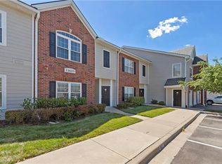 11619 Tomahawk Creek Pkwy APT L, Leawood, KS 66211