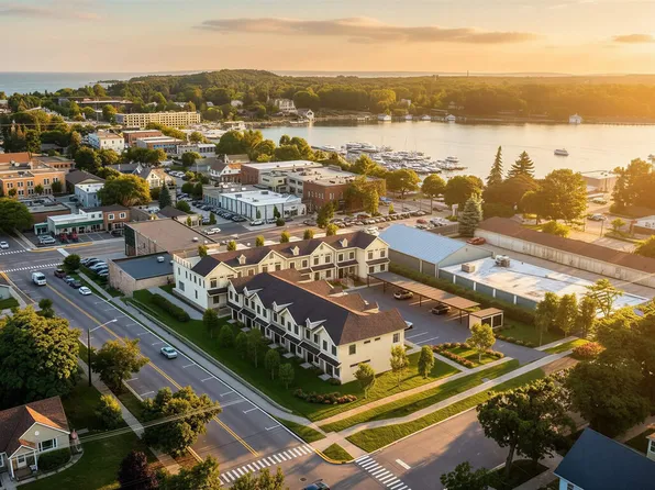 109 Uptown Ln, Charlevoix, MI 49720