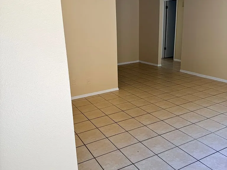 2929 Los Amigos Ct — Photo 4