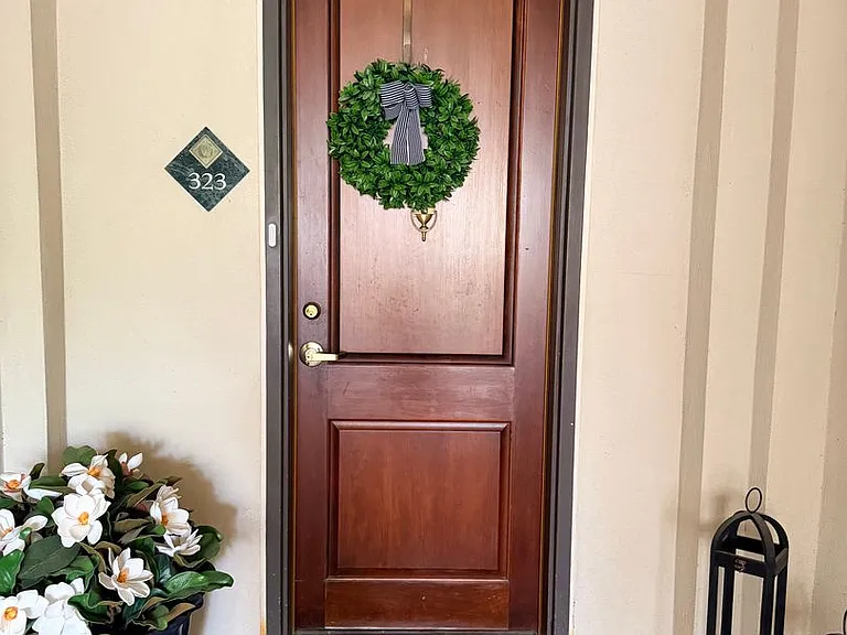 300 Grandview Ct #323 — Photo 2