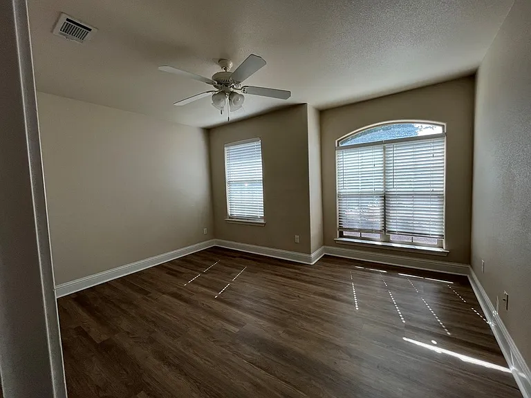 1008 Rangers Ct — Photo 6