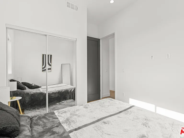 236 S Carondelet St — Photo 14