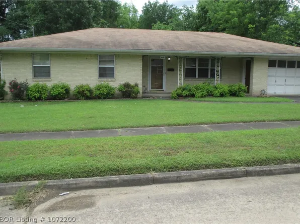 618 E Academy St, Paris, AR 72855