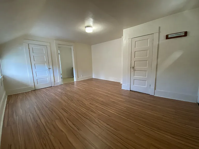 611 1/2 N Sprague St #611-1/2 — Photo 2