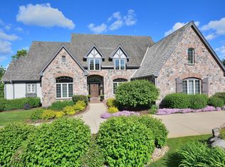 W256S7670 Prairieside Dr, Waukesha, WI 53189