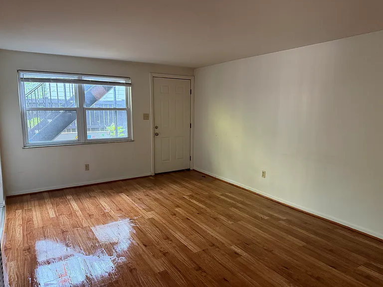 247 S 18th St #1B — Photo 2