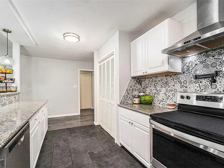 12215 Hillcroft St — Photo 11