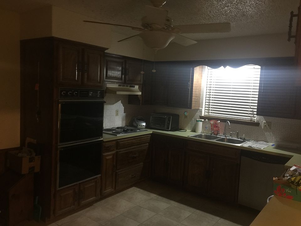 1st image of 525 W 81st St