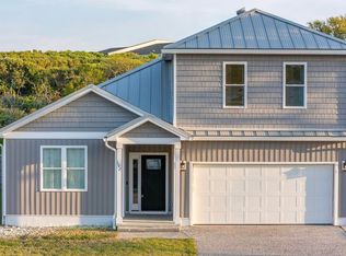 102 Evergreen Ln, Pine Knoll Shores, NC 28512