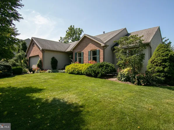 8 Archer Ln, Reading, PA 19607