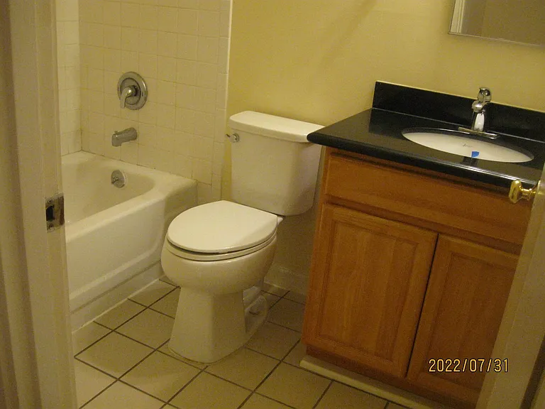 417 Bellevue Way SE — Photo 3