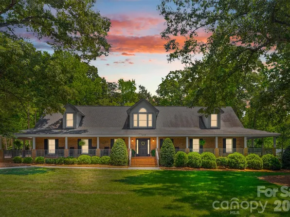16105 Langston Dr, Charlotte, NC 28278