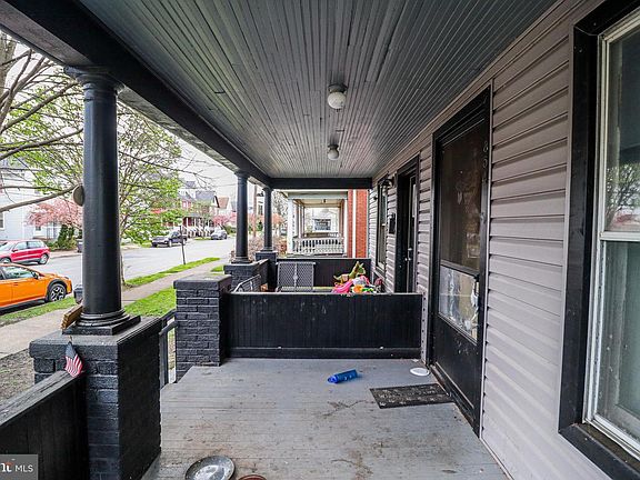 3rd image of 854-856 Memorial Ave