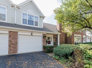 4072 Newport Ln #15-2, Arlington Heights, IL 60004