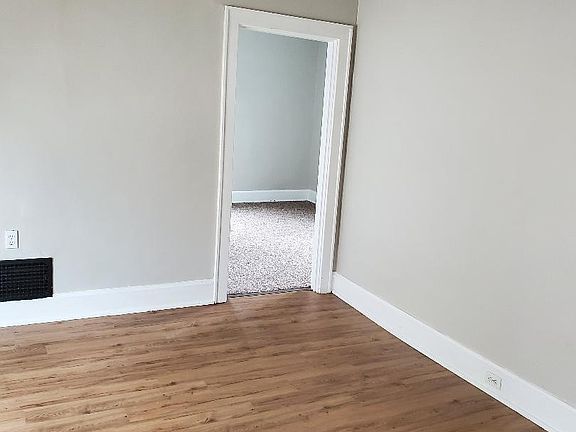 4th image of 5510 Warren Ave #2