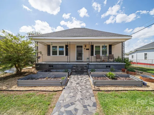 67 4th St, Cramerton, NC 28032