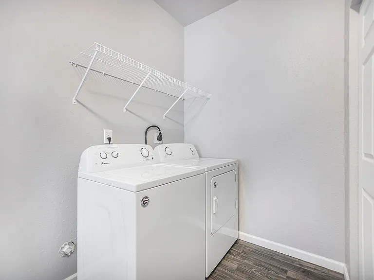 854 Winchester St — Photo 14