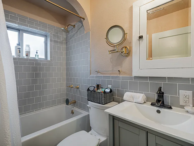 3021 Commercial St NE — Photo 13