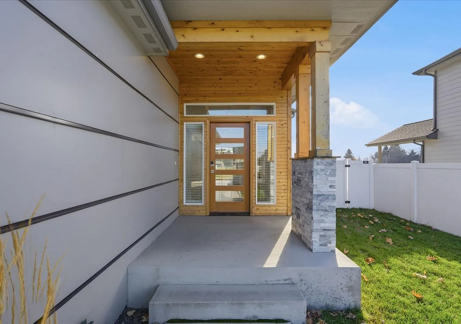 Lovely 4 bedroom 2 bath home for rent in Hayden Lake — Photo 2
