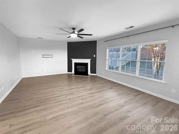 3rd image of 10391 Dowling Dr NW