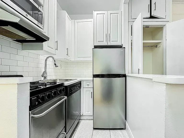 210 E 83rd St #1D — Photo 3