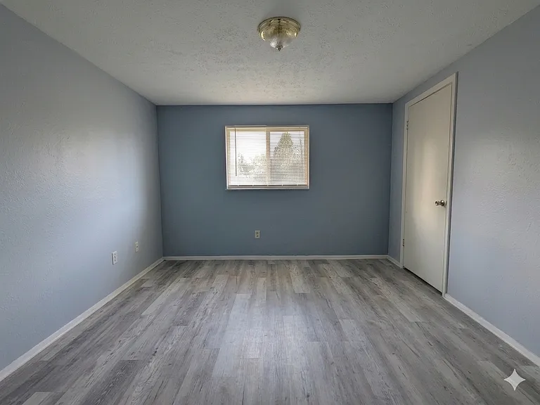 209 Roxana Ave #B — Photo 8