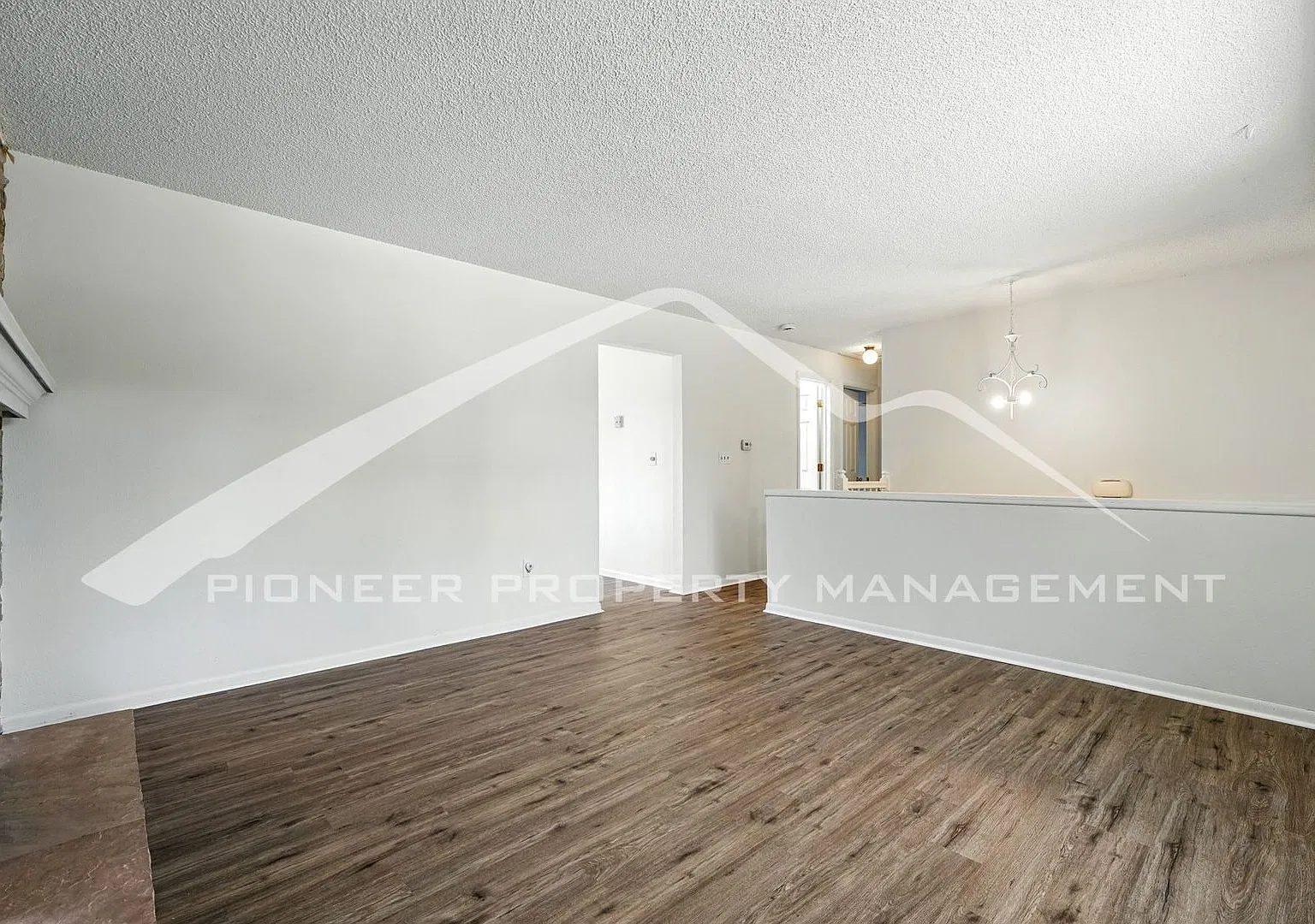 Spacious Home with Washer/Dryer and Central AC — Photo 4