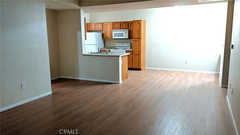 2 bed, 1159 sqft, $2,400 — Photo 3