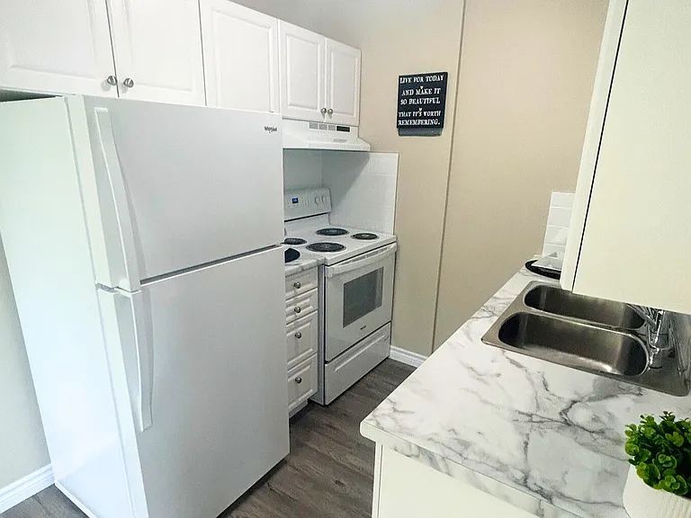 64 Devonshire Ave — Photo 9