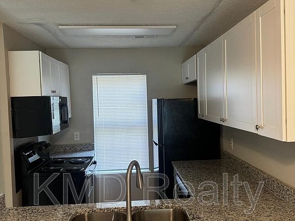 3rd image of 3912 Briarhill Dr #A