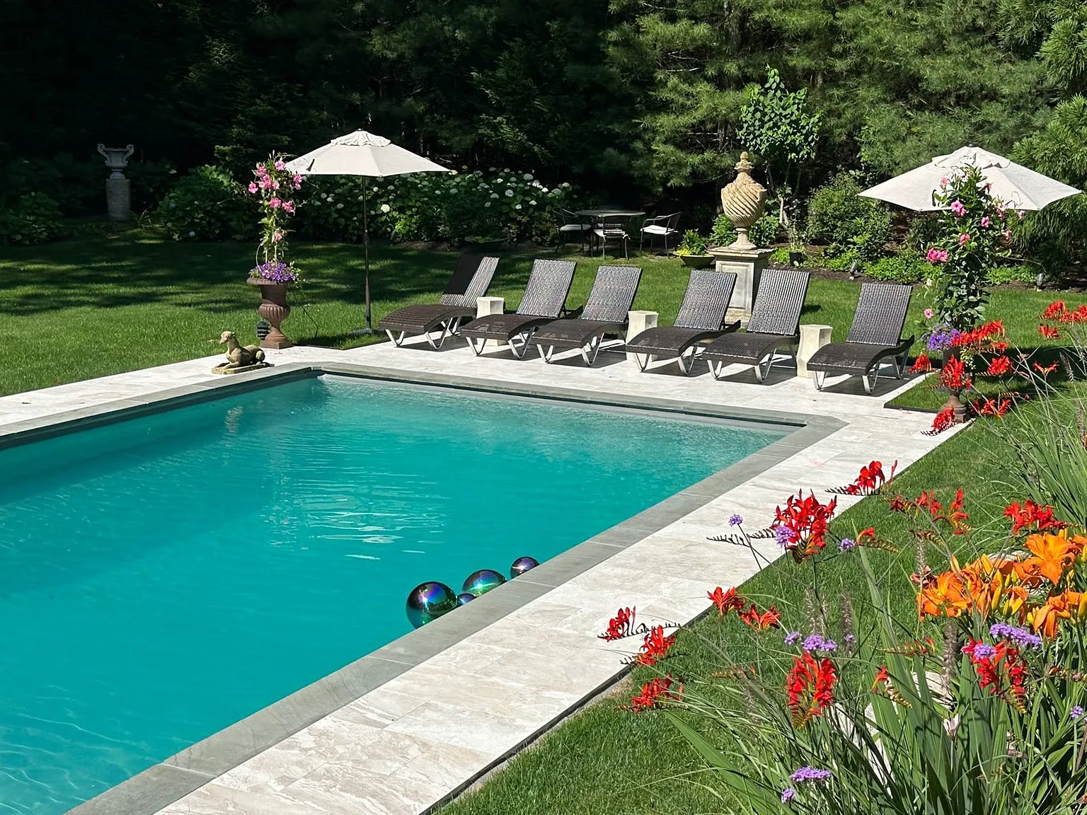 Designer's East Hampton Modern Gem — Photo 4