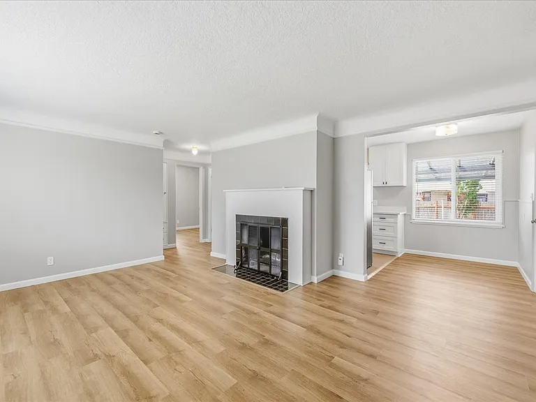 360 E Dartmouth St — Photo 8