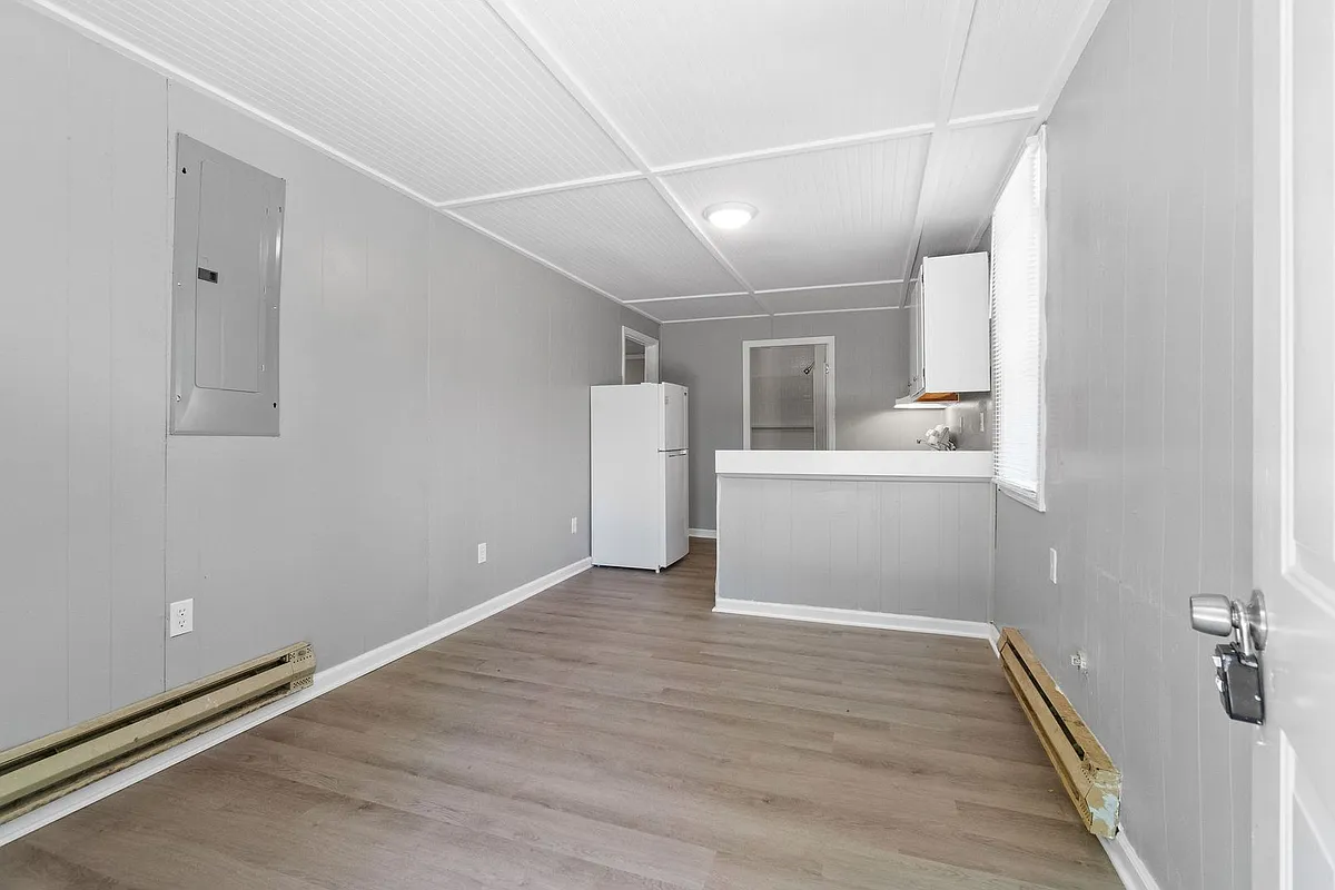 Building Photo - 427 Circle Dr