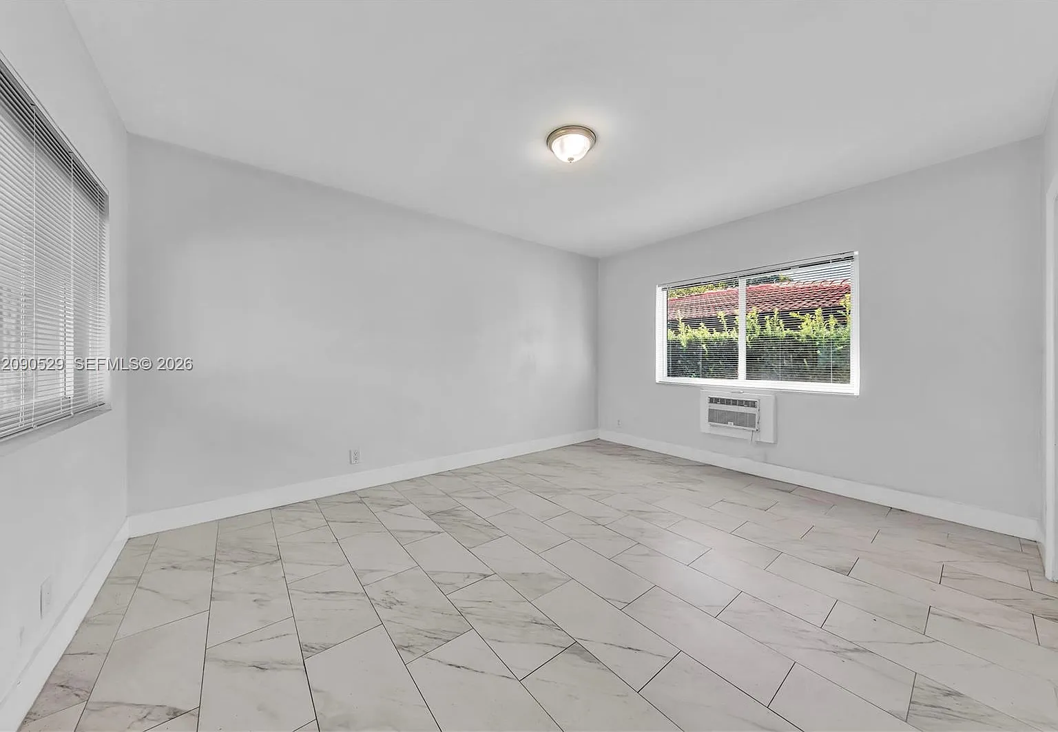 Hollywood South — Photo 2