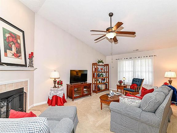 2nd image of 14919 Silver Thorne Way