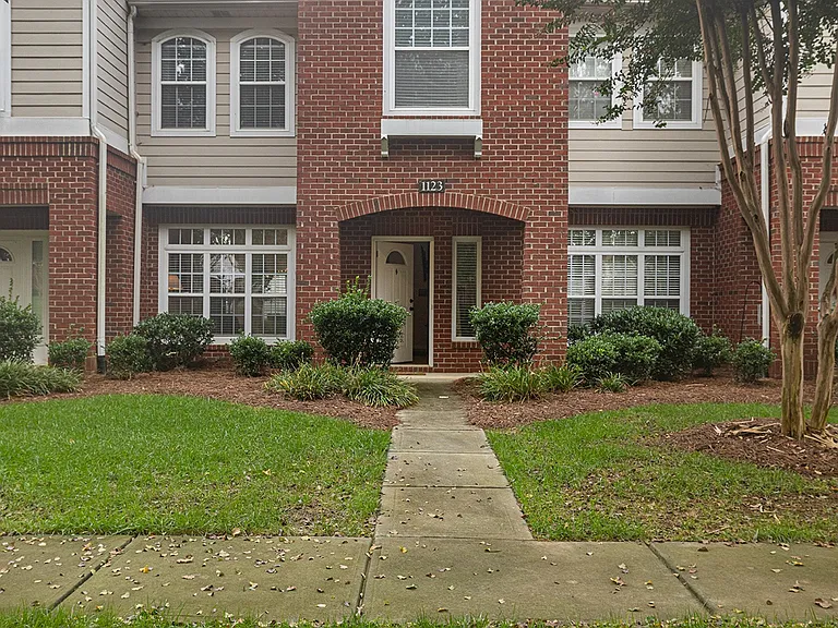 1123 Central Park Cir — Photo 24