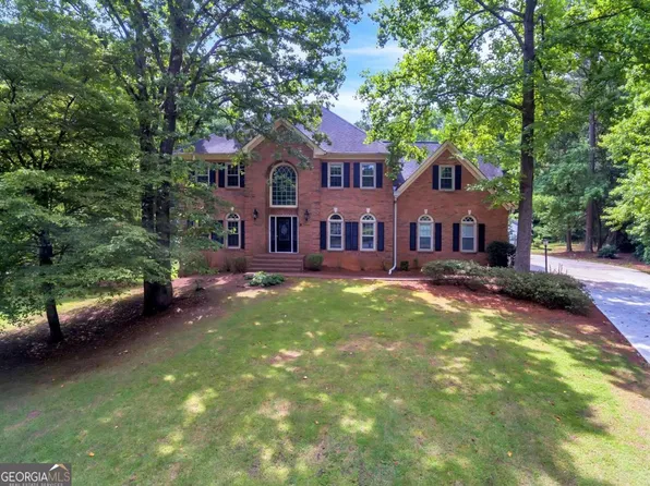 290 Camelot Dr, Fayetteville, GA 30214