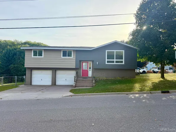 907 Altamont St, Marquette, MI 49855