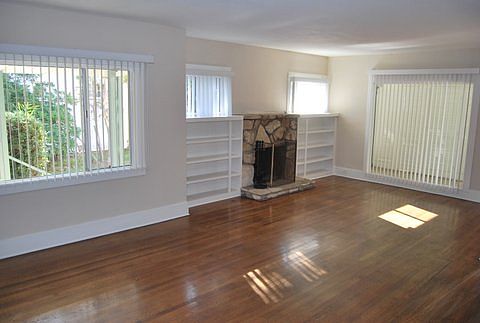 2nd image of 236 Loma Ave