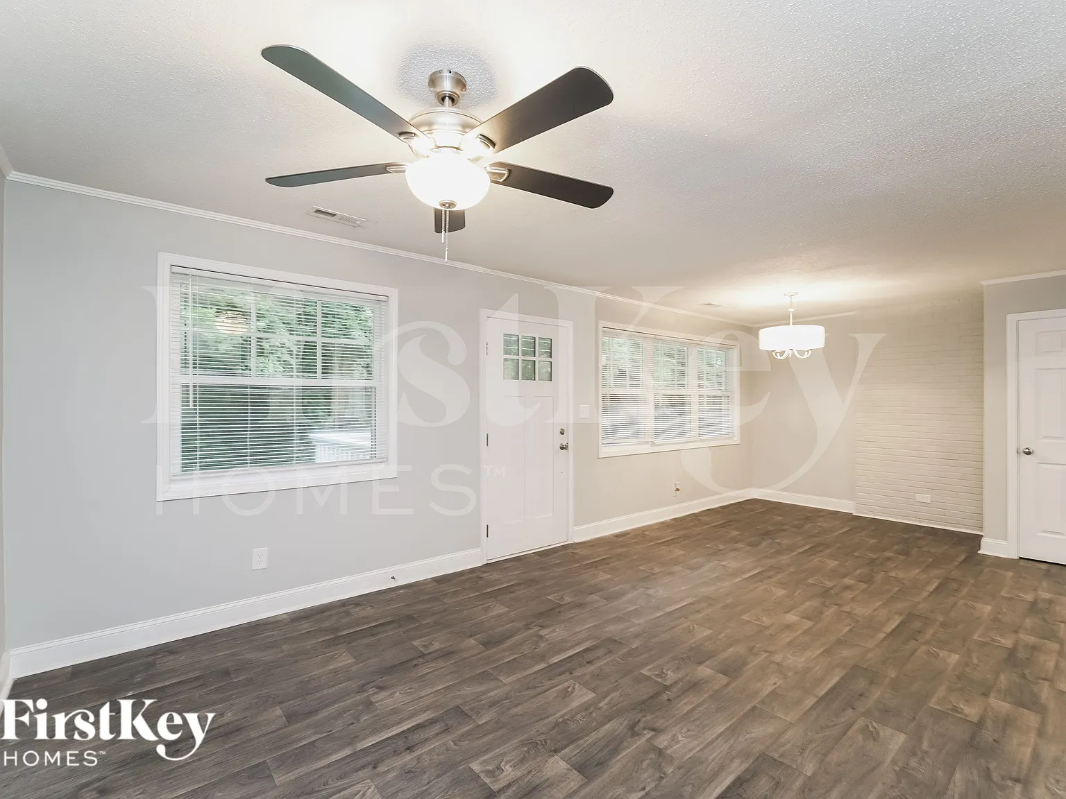 3 bed, 2.5 bath, 1819 sqft, $2,010 — Photo 3