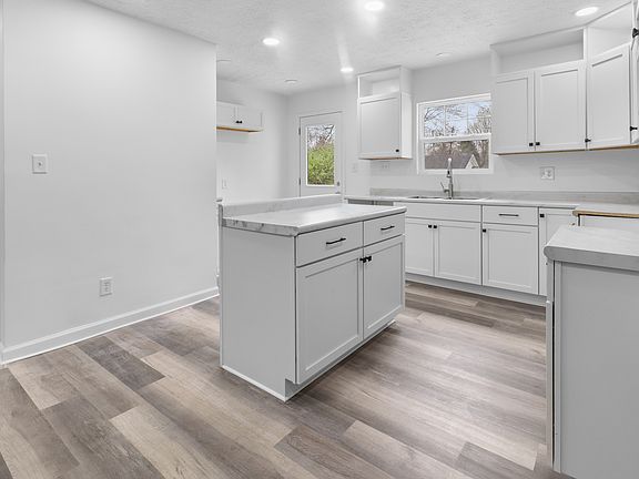 4th image of 3021 Nichol Ave