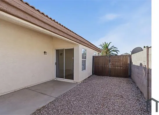 948 E Laredo St — Photo 28