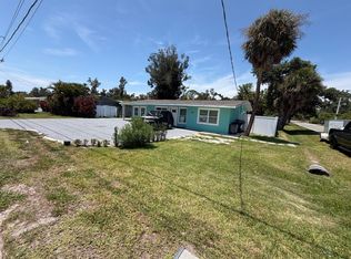 20 Laurel Rd E, Nokomis, FL 34275
