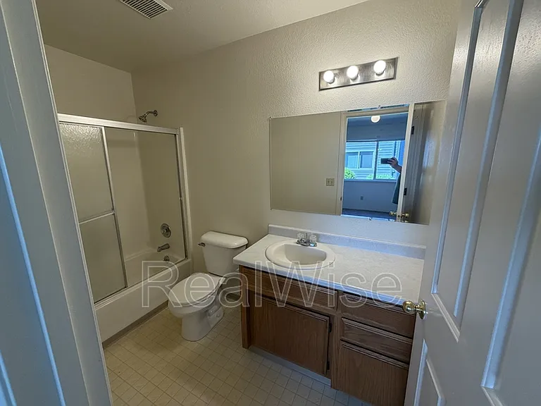 2141 NW North Hill Dr #B — Photo 30