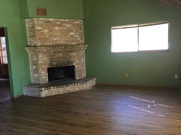 3rd image of 914 Golden West Dr