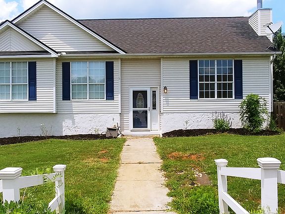 2nd image of 1415 Windgrove Ln